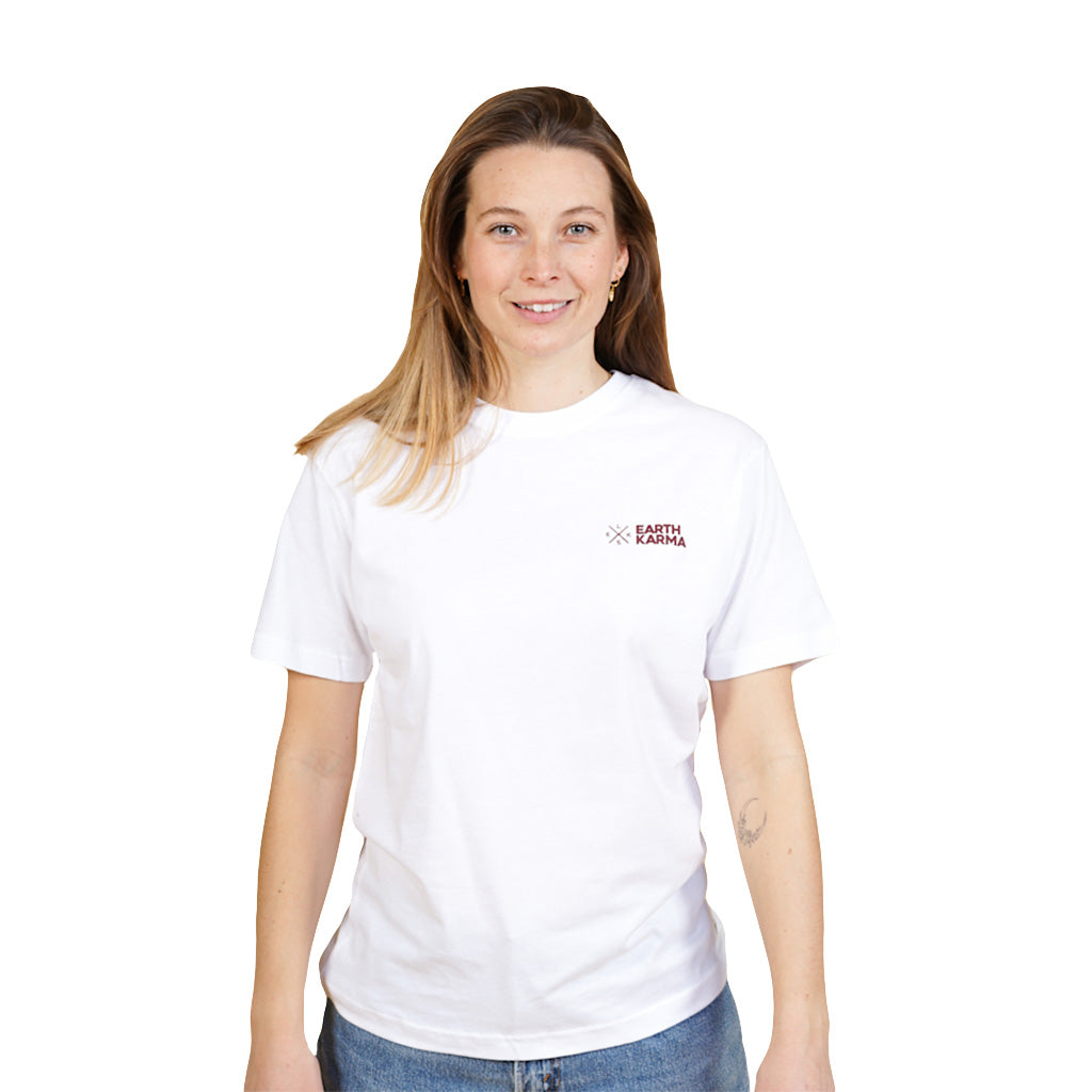 En T-Shirt, Earth Karma Brushed i farven hvid set forfra på model