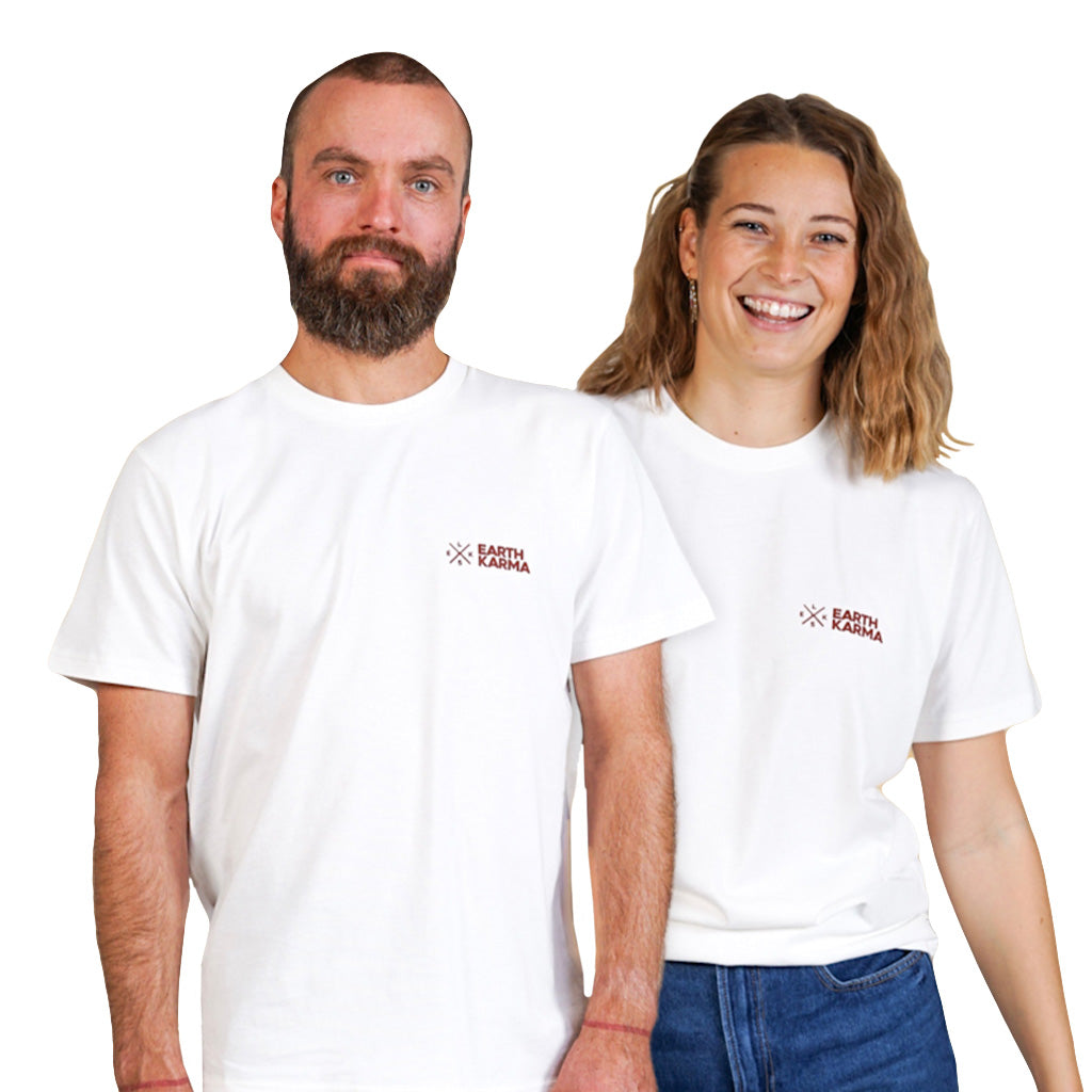 En T-Shirt, Earth Karma Brushed i farven hvid set forfra på modeller