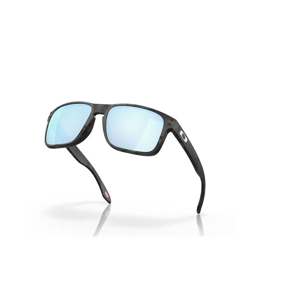 Holbrook Solbriller i farven Matte sort Camo skrå vinkel