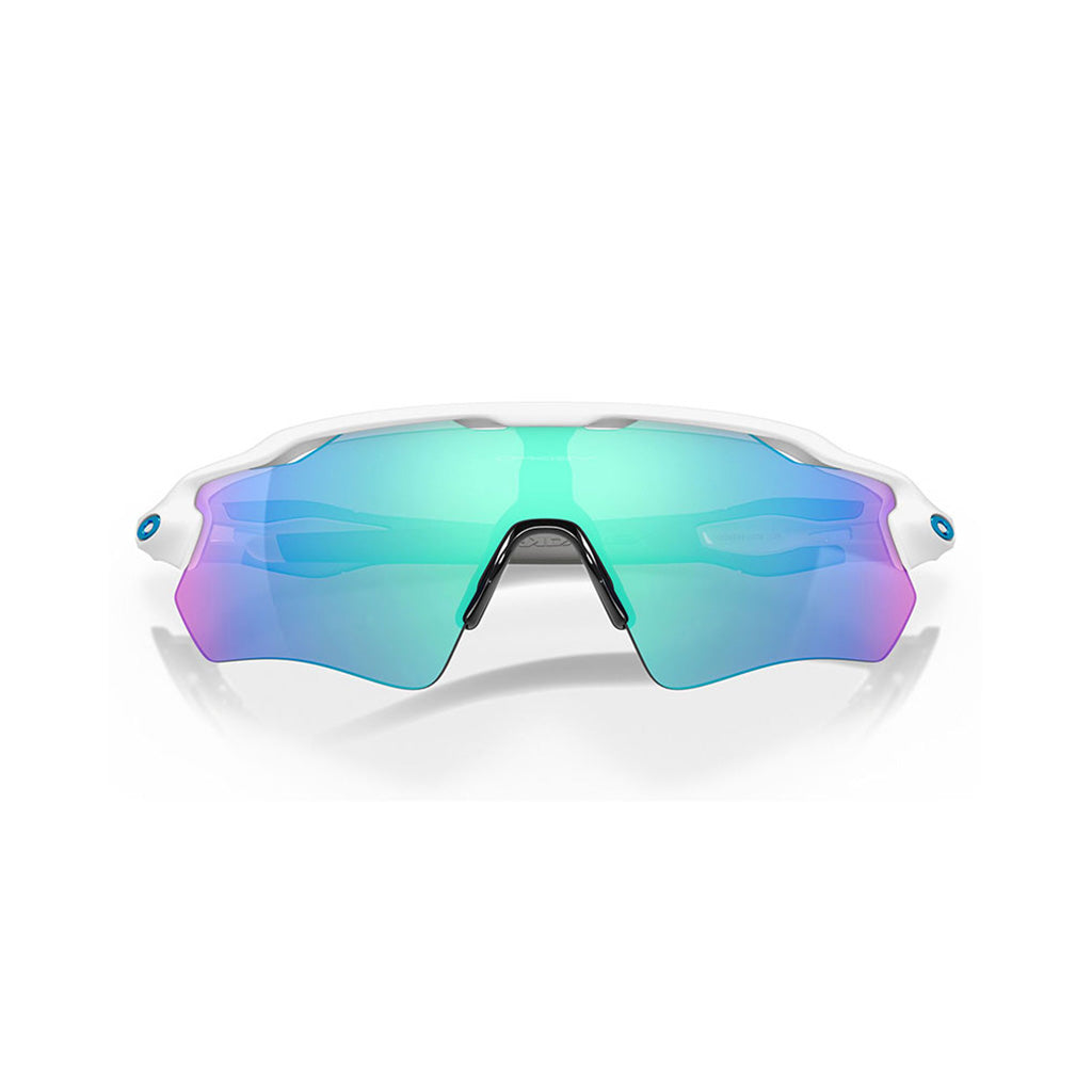 Radar Ev Path Solbriller i farven Polished hvid W/ Prizm Sapphire set forfra foldet