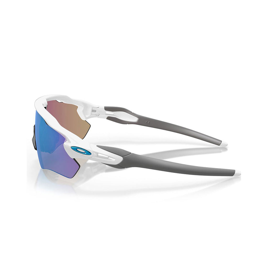 Radar Ev Path Solbriller i farven Polished hvid W/ Prizm Sapphire set fra venstre side