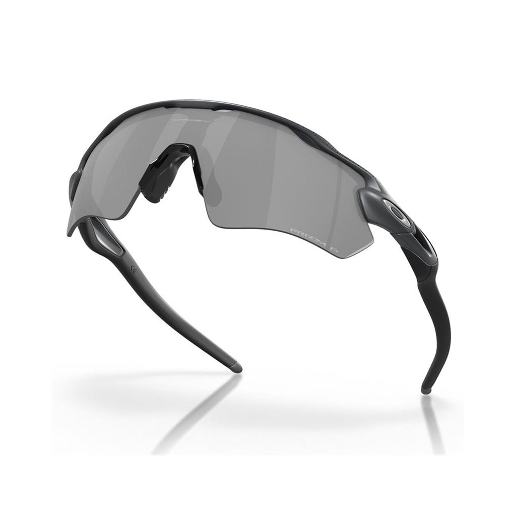 Radar Ev Path Solbriller i farven Hi Res Carbon W/Prizm sort Polarized set i perspektiv
