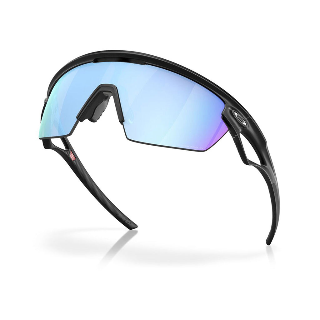 Sphaera Solbriller i farven Matte blak W/ Prizm Dp wtr polarized set fra en skrå vinkel