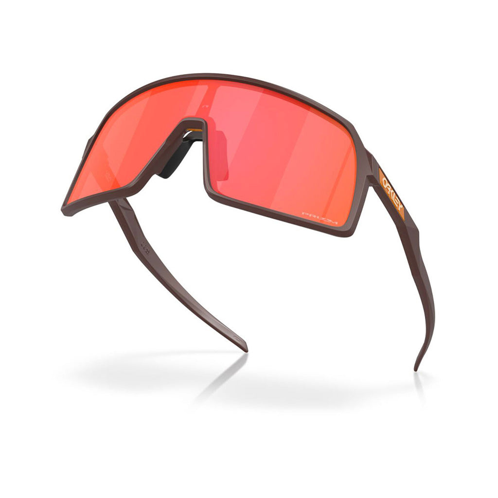 Sutro Solbriller i farven Matte Grenache With Prizm Trail Torch set fra en skrå vinkel