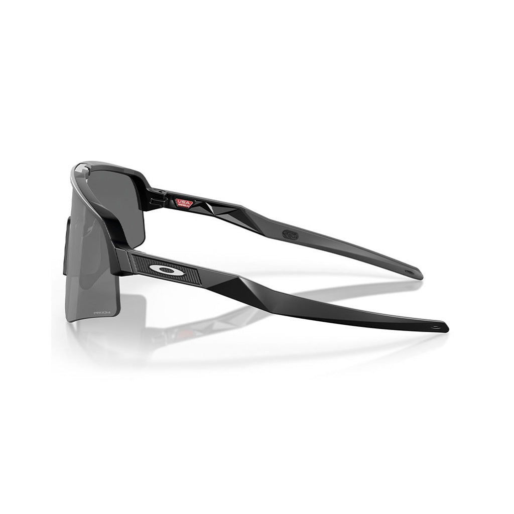 Sutro Lite Sweep Solbriller i farven Matte sort set fra venstre side