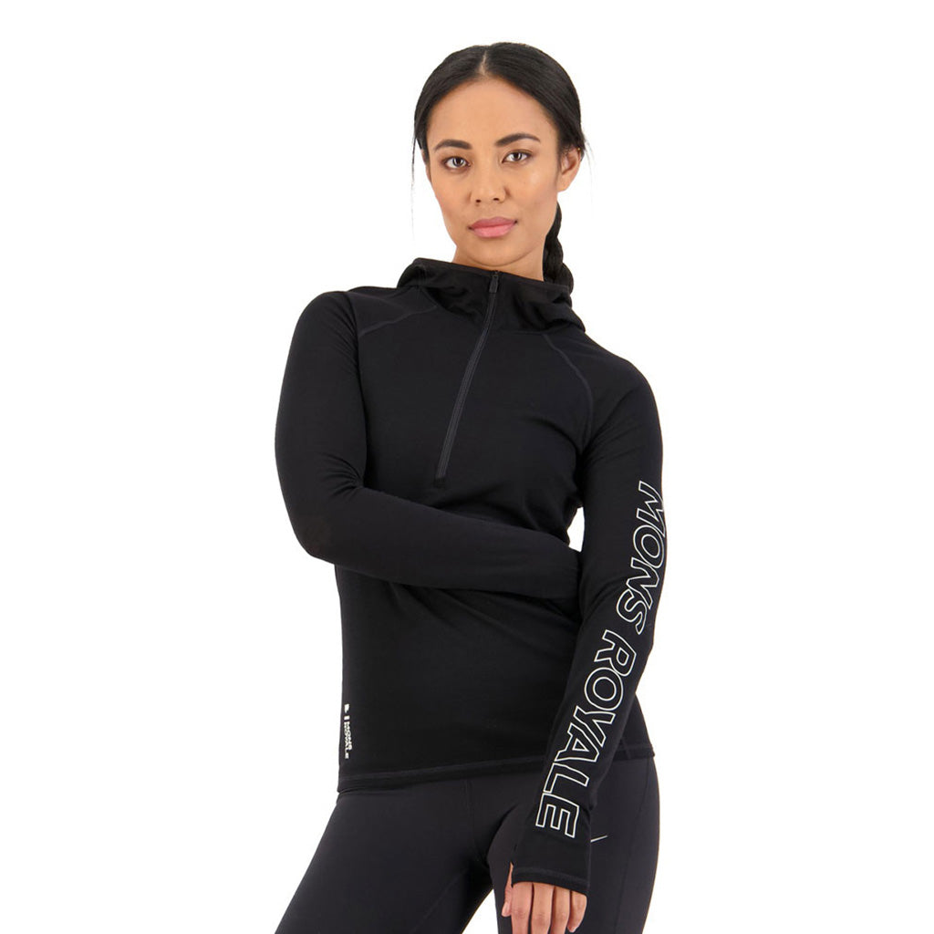 Skiundertøj, Bella Tech Hood i farven sort set forfra på afstand