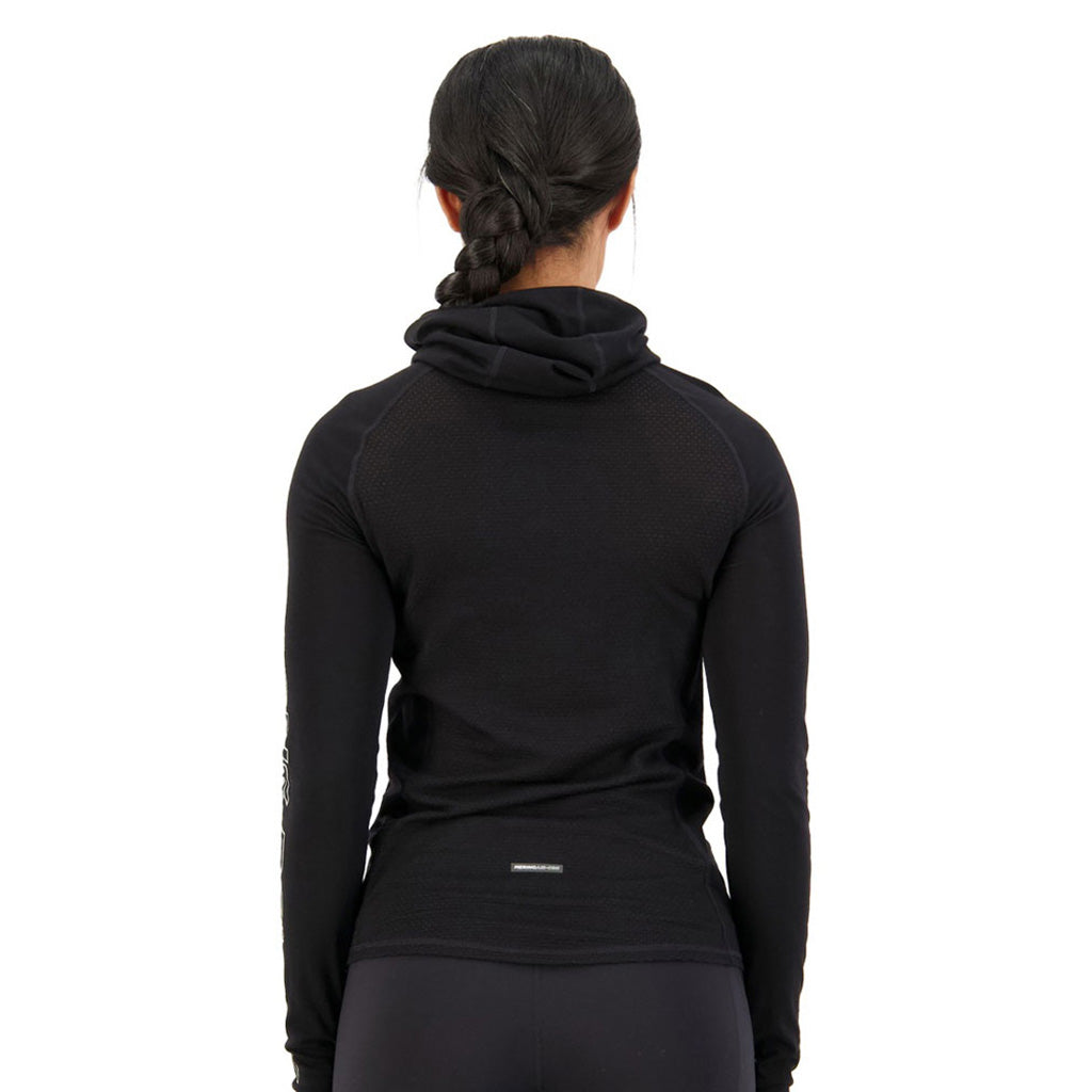 Skiundertøj, Bella Tech Hood i farven sort set bagfra