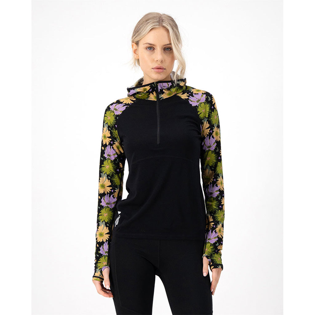 Bella Tech Hood Midlayer i farven Alpine Bloom / sort set forfra