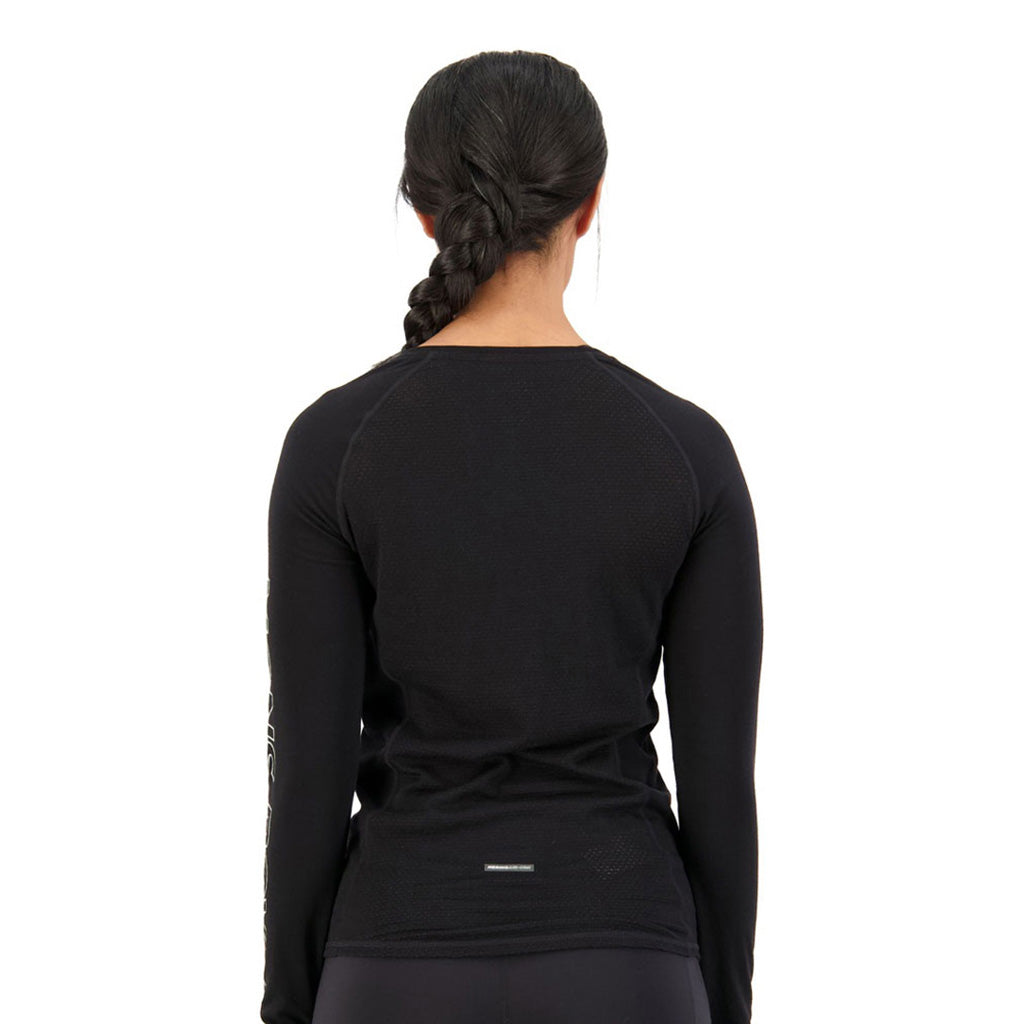 Skiundertøj, Bella Tech LS i farven sort set bagfra