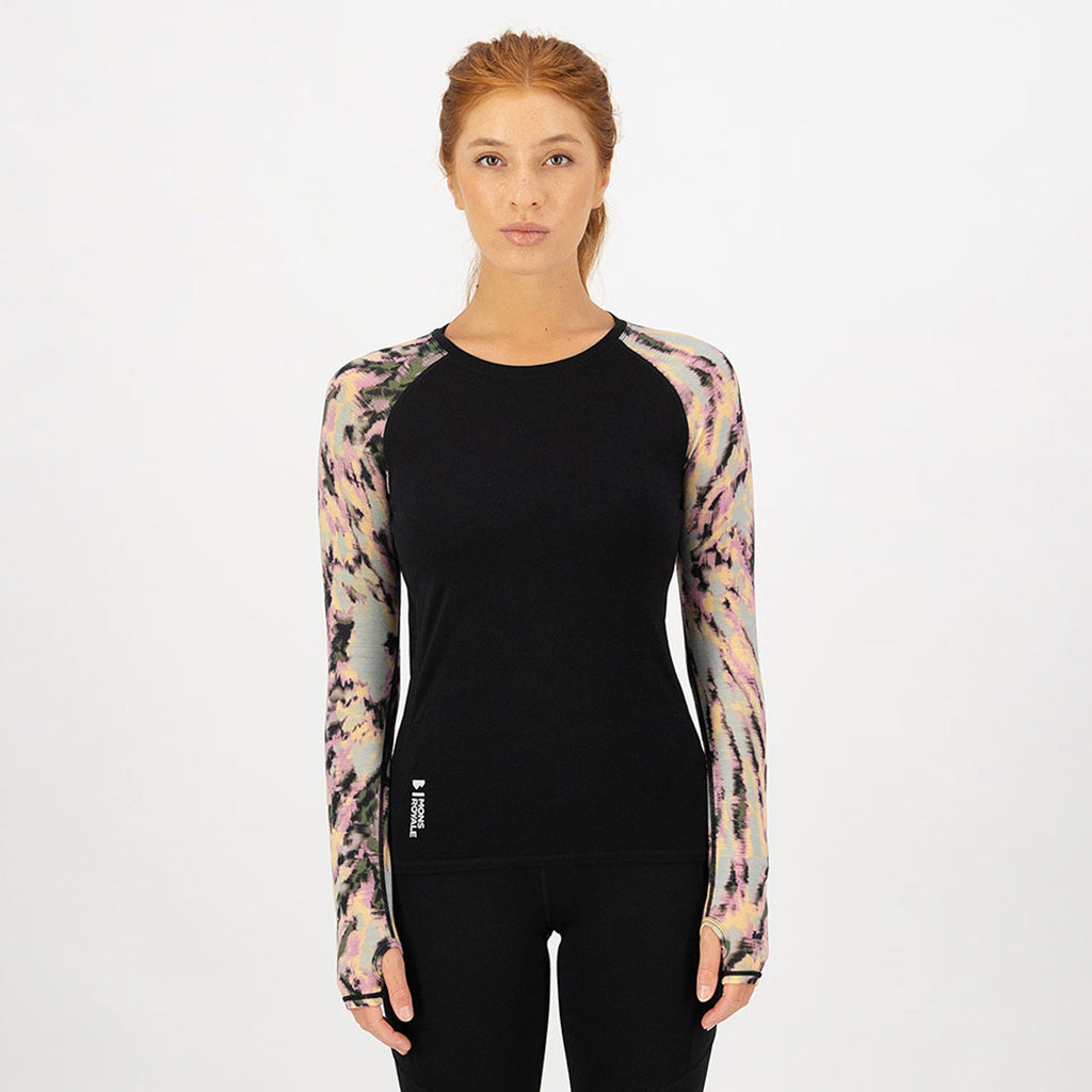 En T-Shirt, Bella Merino Long Sleeve i farven Rad Things / sort set forfra på model