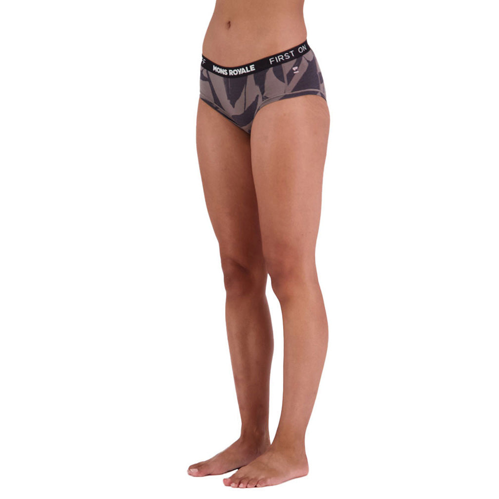 Undertøj, Sylvia Boyleg i farven Fragments set fra en skrå vinkel