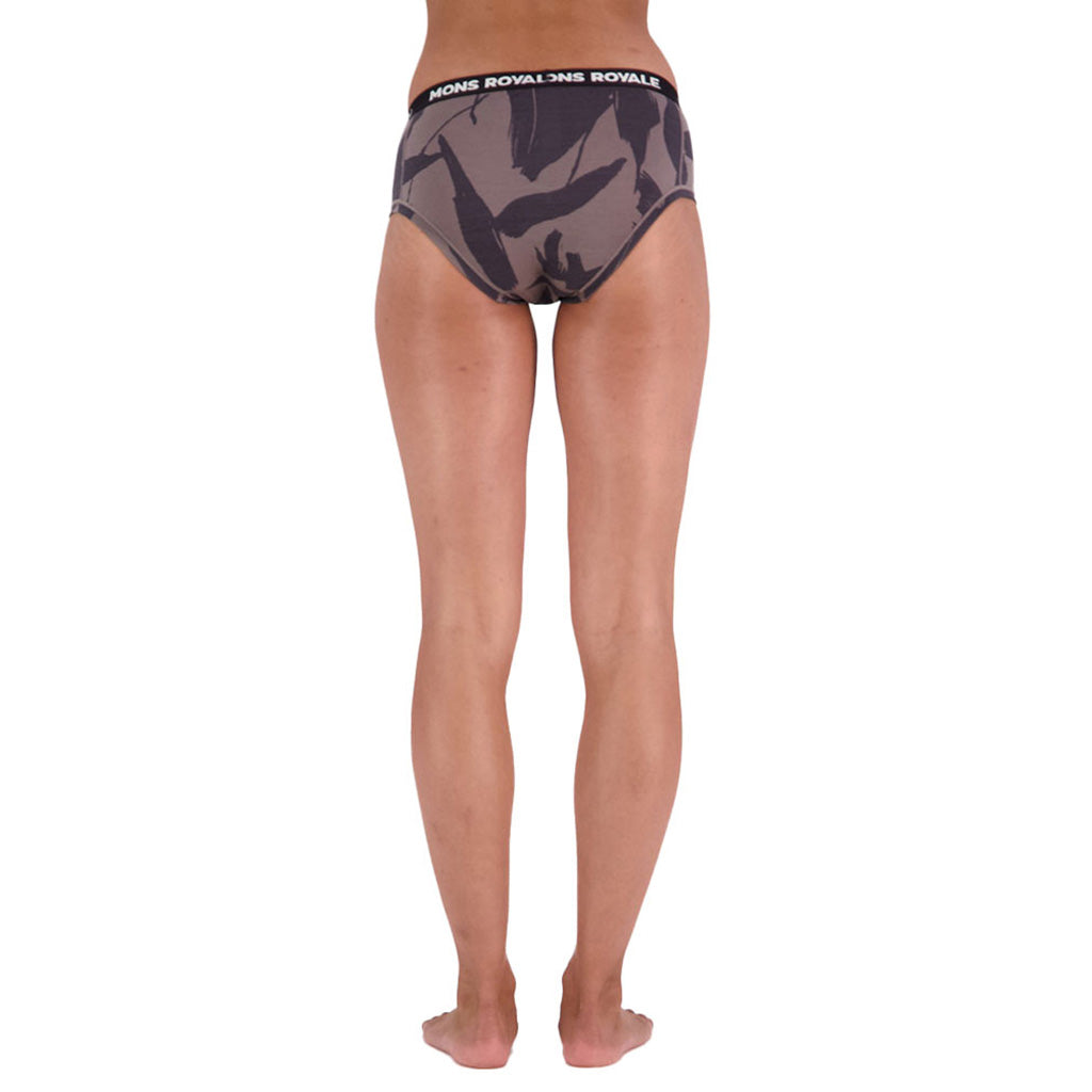 Undertøj, Sylvia Boyleg i farven Fragments set bagfra