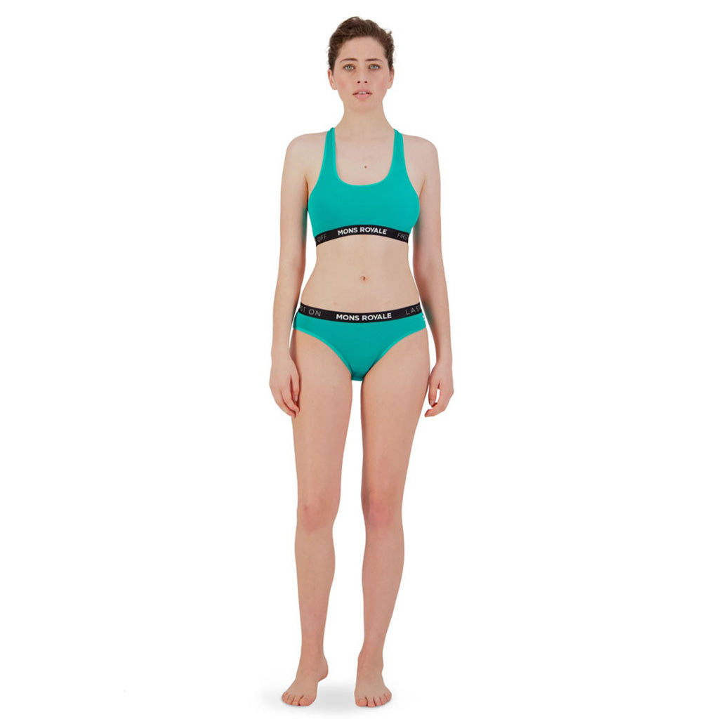 Undertøj, FOLO Brief i farven Marina set forfra på model