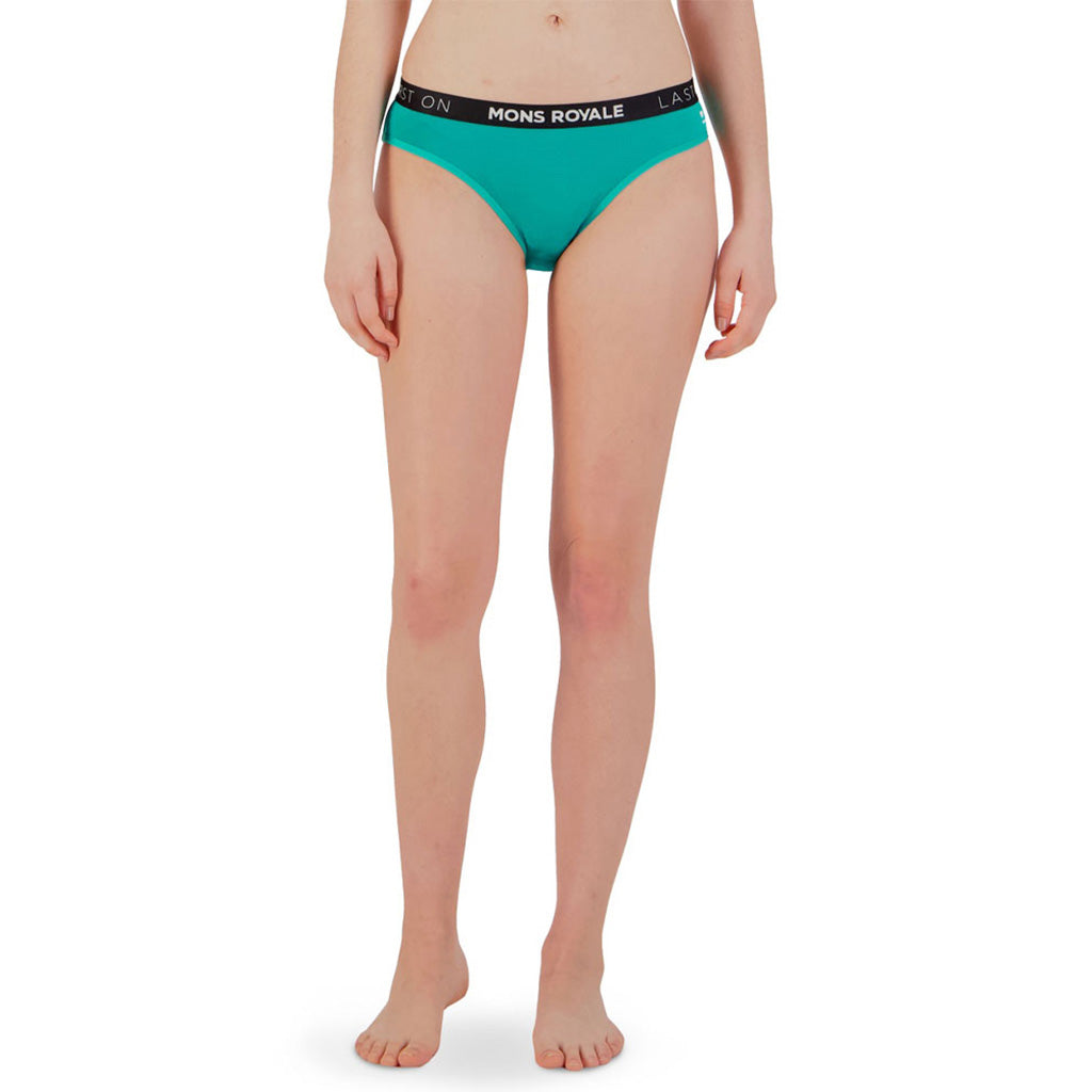 Undertøj, FOLO Brief i farven Marina set forfra på model