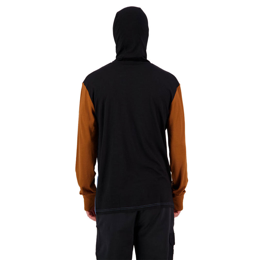 En T-Shirt, Yotei Powder Hood LS i farven Retro Valley set bagfra