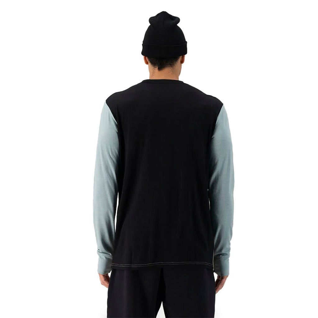 Yotei LS Midlayer i farven Dew / Cinder / sort set bagfra