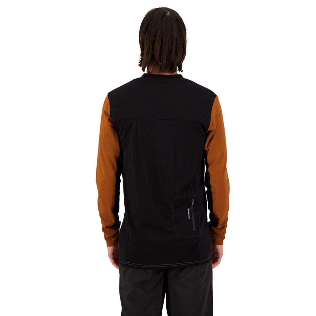 En T-Shirt, rødwood Enduro VLS i farven Retro Valley set bagfra