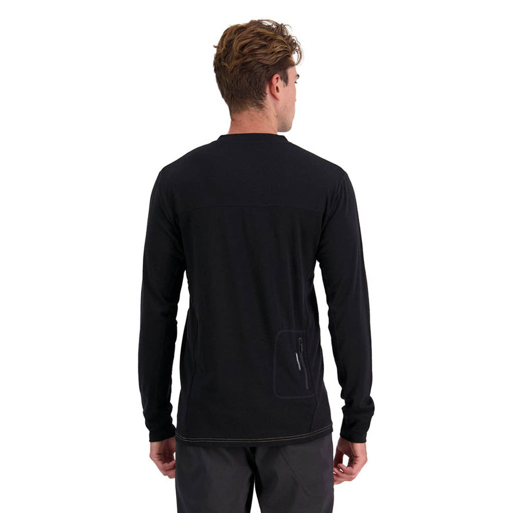 En T-Shirt, rødwood Enduro VLS i farven sort / Undercover Camo set bagfra