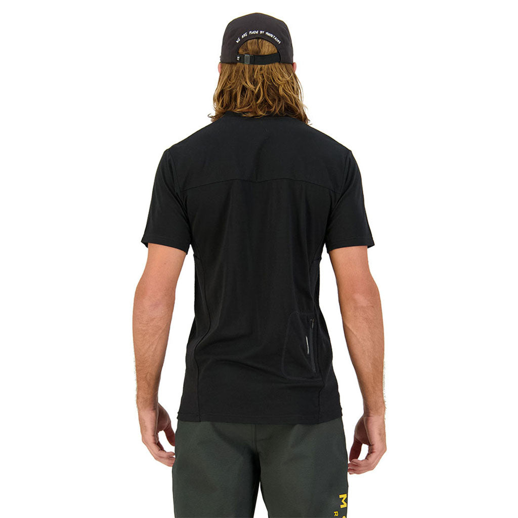 En T-Shirt, rødwood Enduro VT i farven sort set bagfra