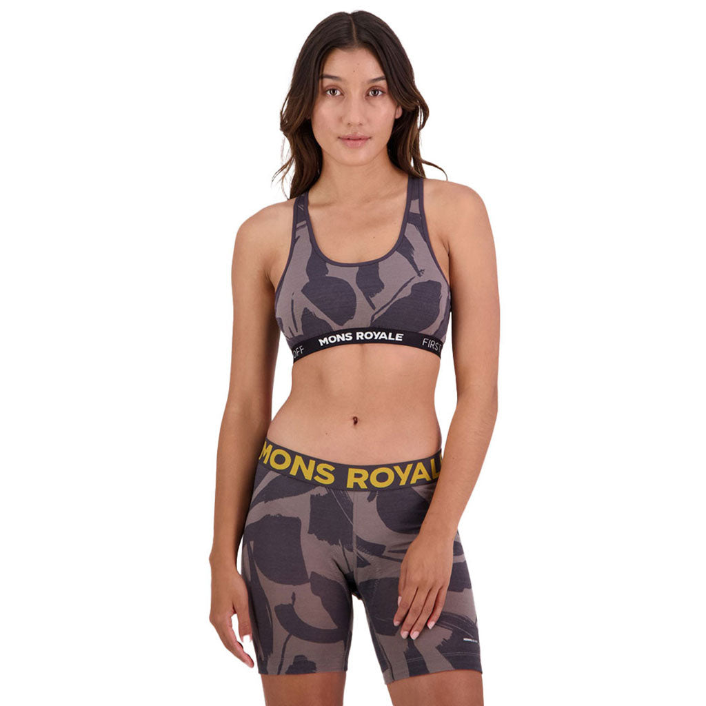 En Sports BH, Sierra Sports Bra i farven Fragments set forfra