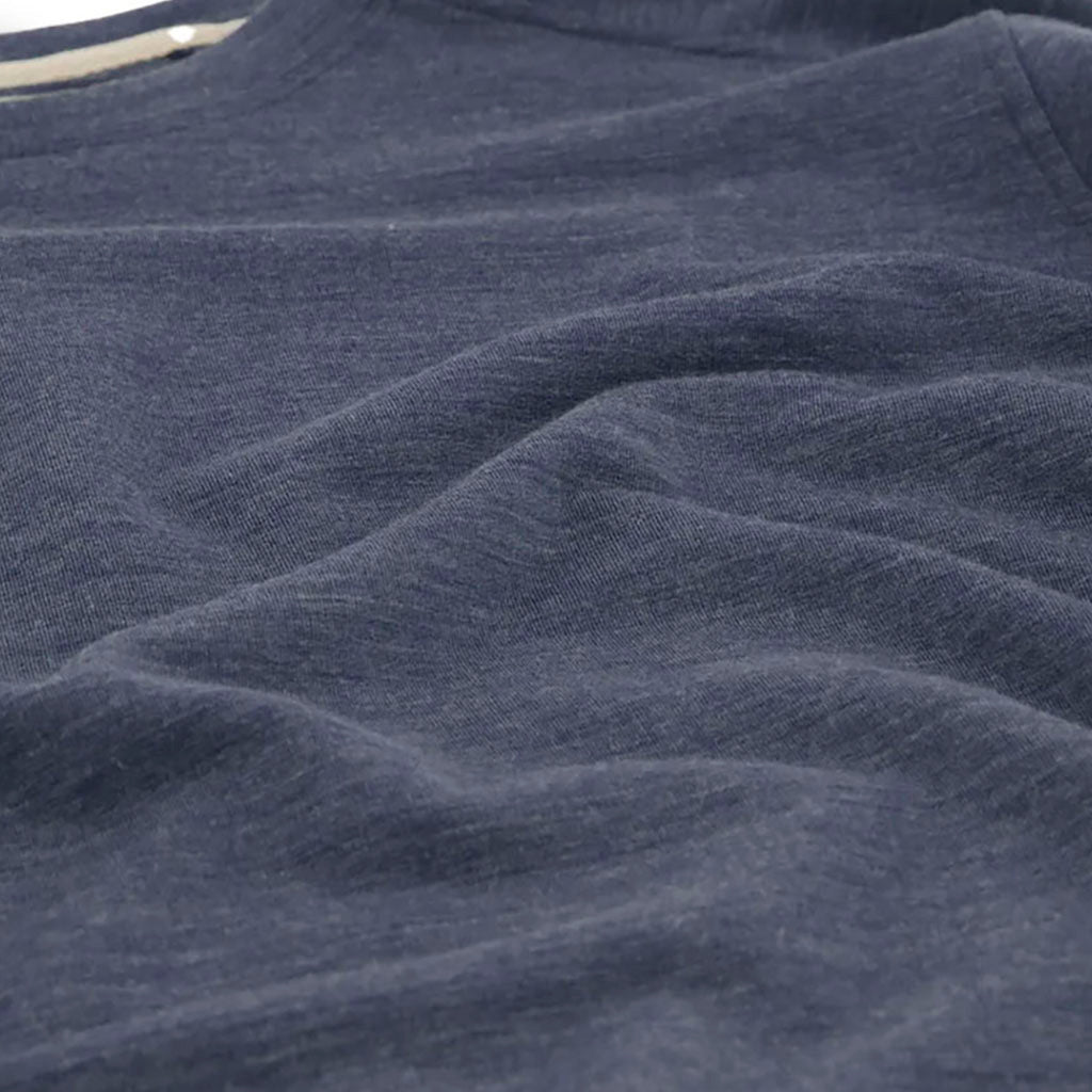Covert Lite Crew Midlayer i farven Midnight nærbillede
