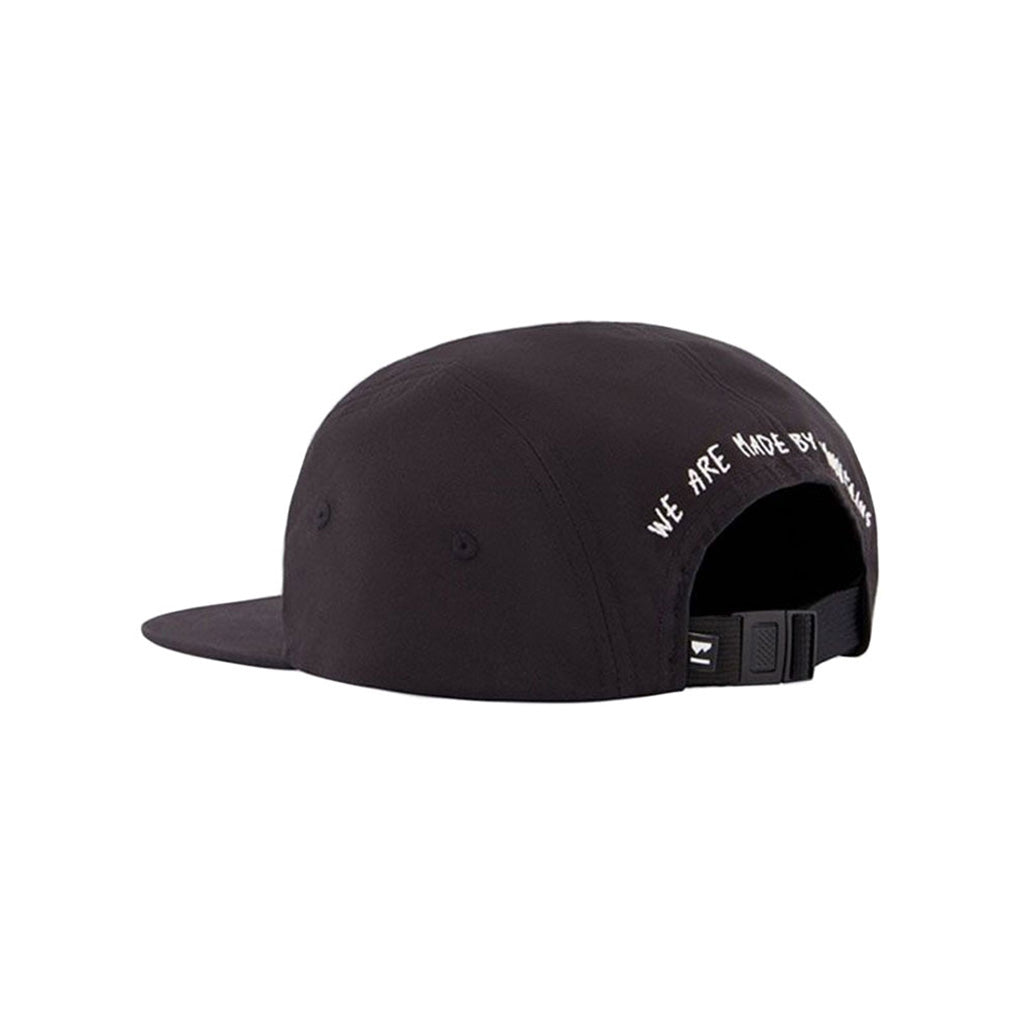 En Cap, Ridgeline 5 Panel i farven sort set bagfra