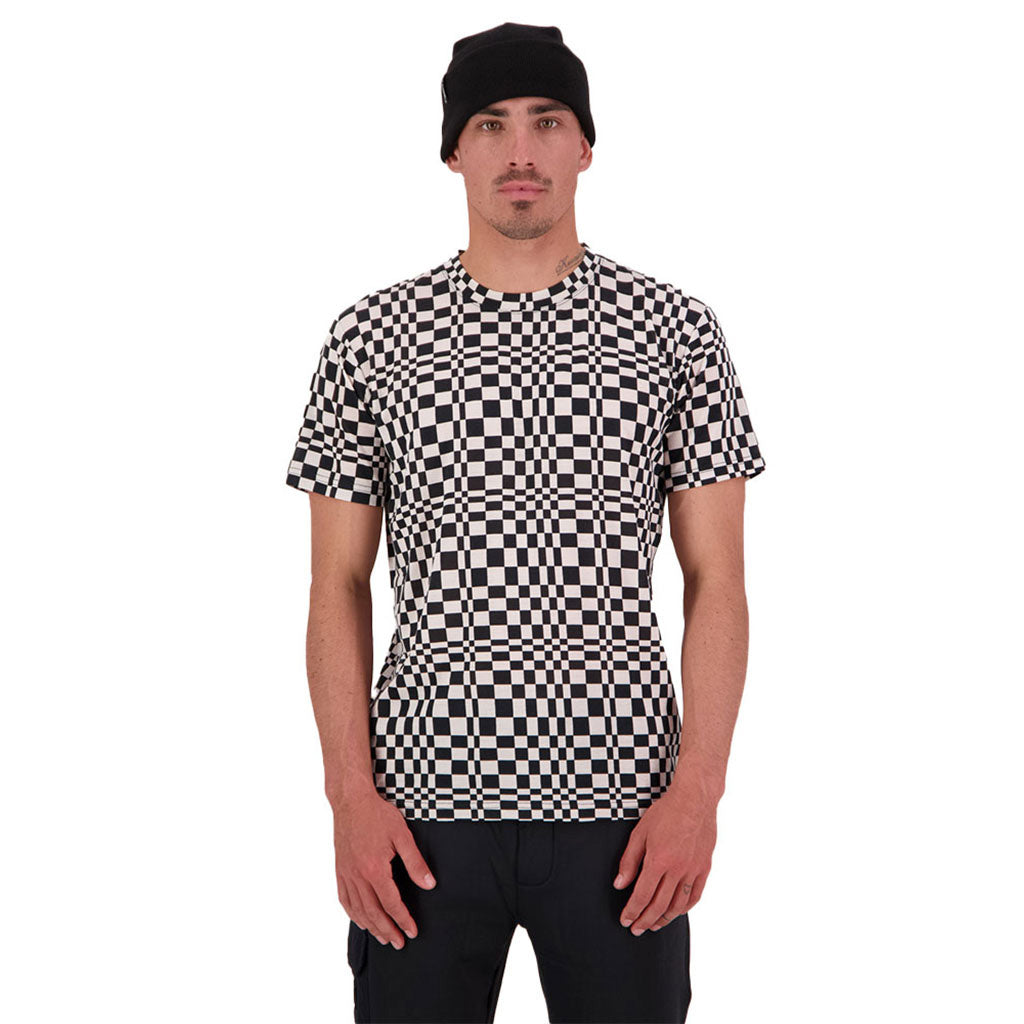 En T-Shirt, Icon i farven Checkers set forfra på afstand