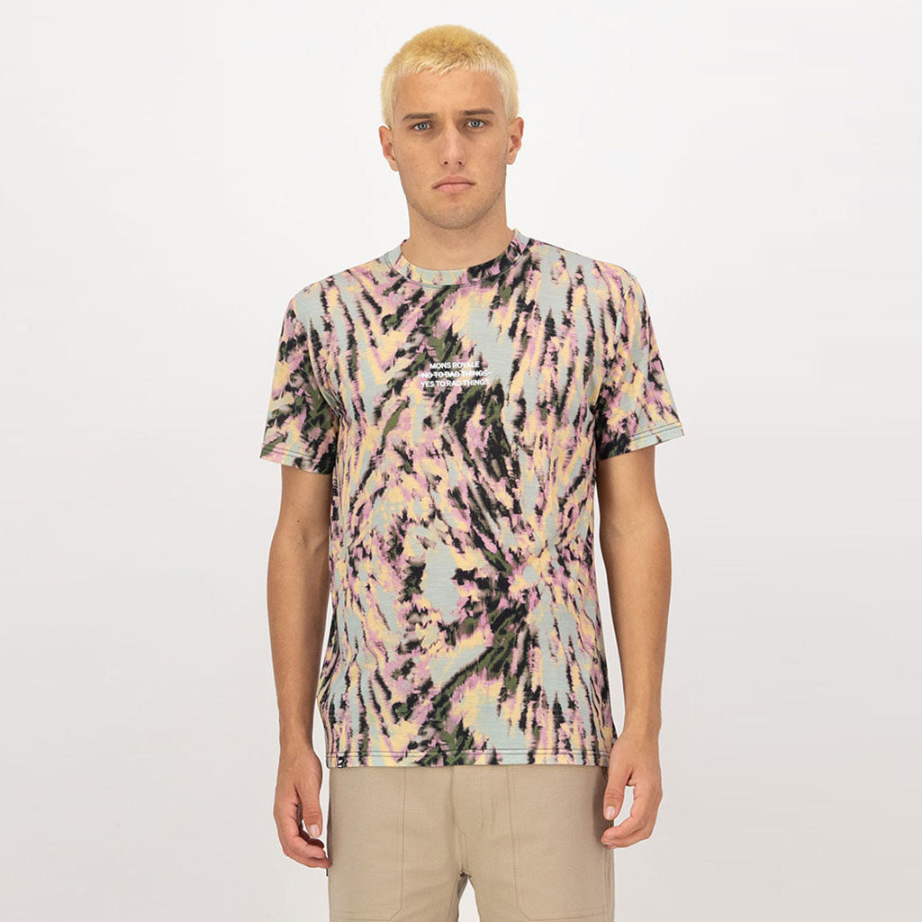 En T-Shirt, Icon Merino Classic i farven Rad Things set forfra