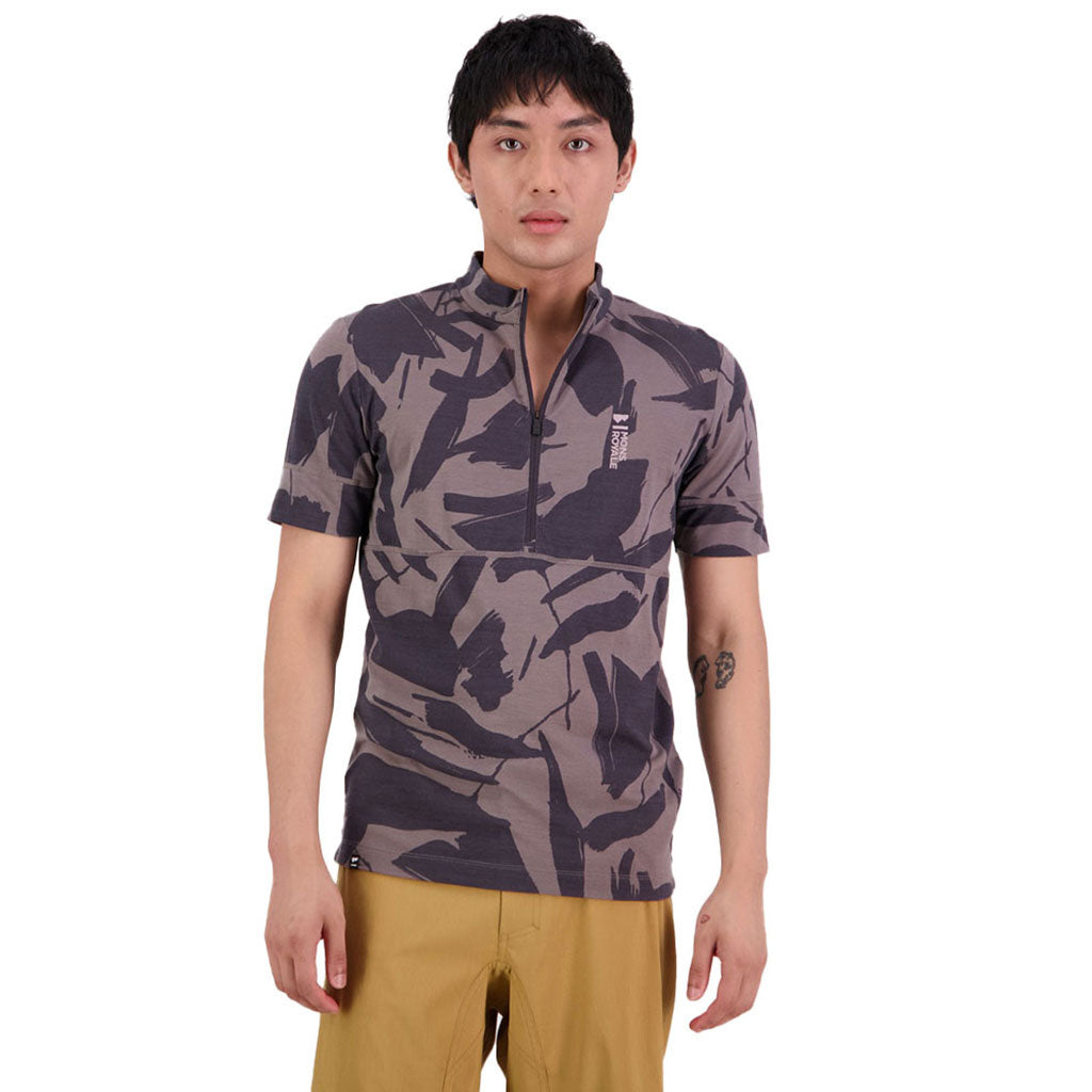 En T-Shirt, Cadence Half Zip T i farven Fragments set fra afstand