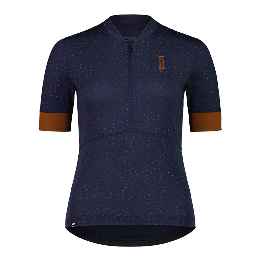 En T-Shirt, Cadence Half Zip i farven Midnight Terrazzo