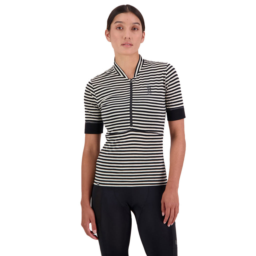 En Langærmet T-shirt, Cadence Half Zip i farven Mr Stripe set forfra på model