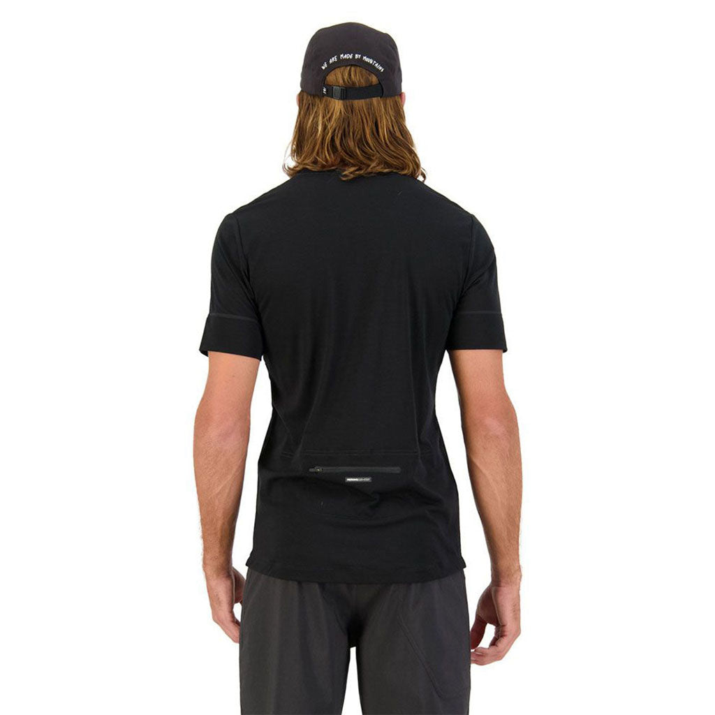 En T-Shirt, Cadence i farven sort set bagfra