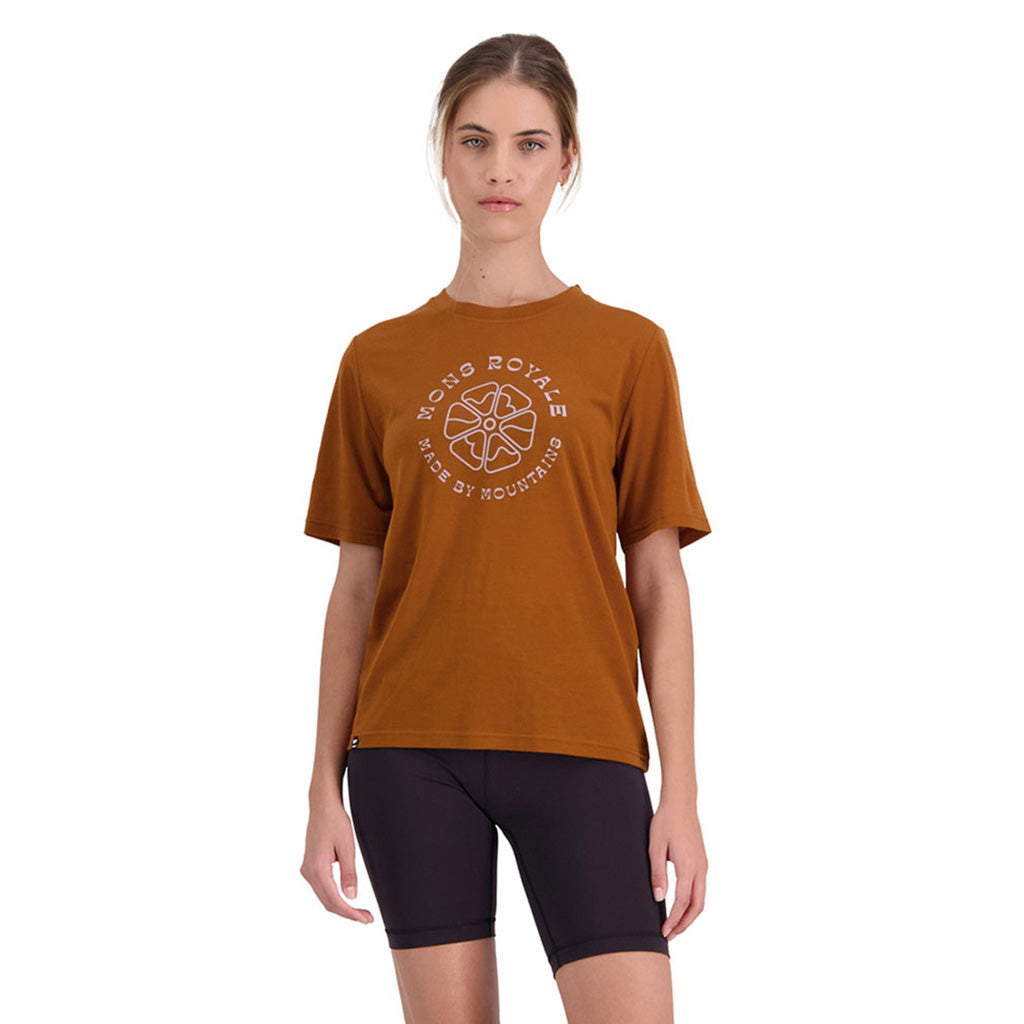 En T-Shirt, Icon Relaxed i farven Copper set forfra på model