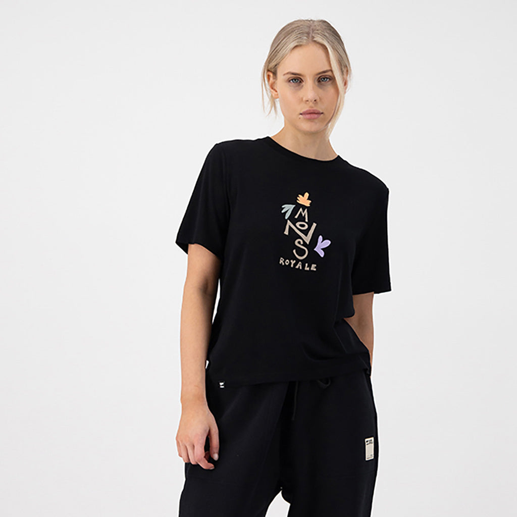 En T-Shirt, Icon Relaxed i farven sort set forfra