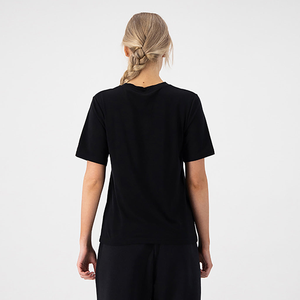 En T-Shirt, Icon Relaxed i farven sort set bagfra