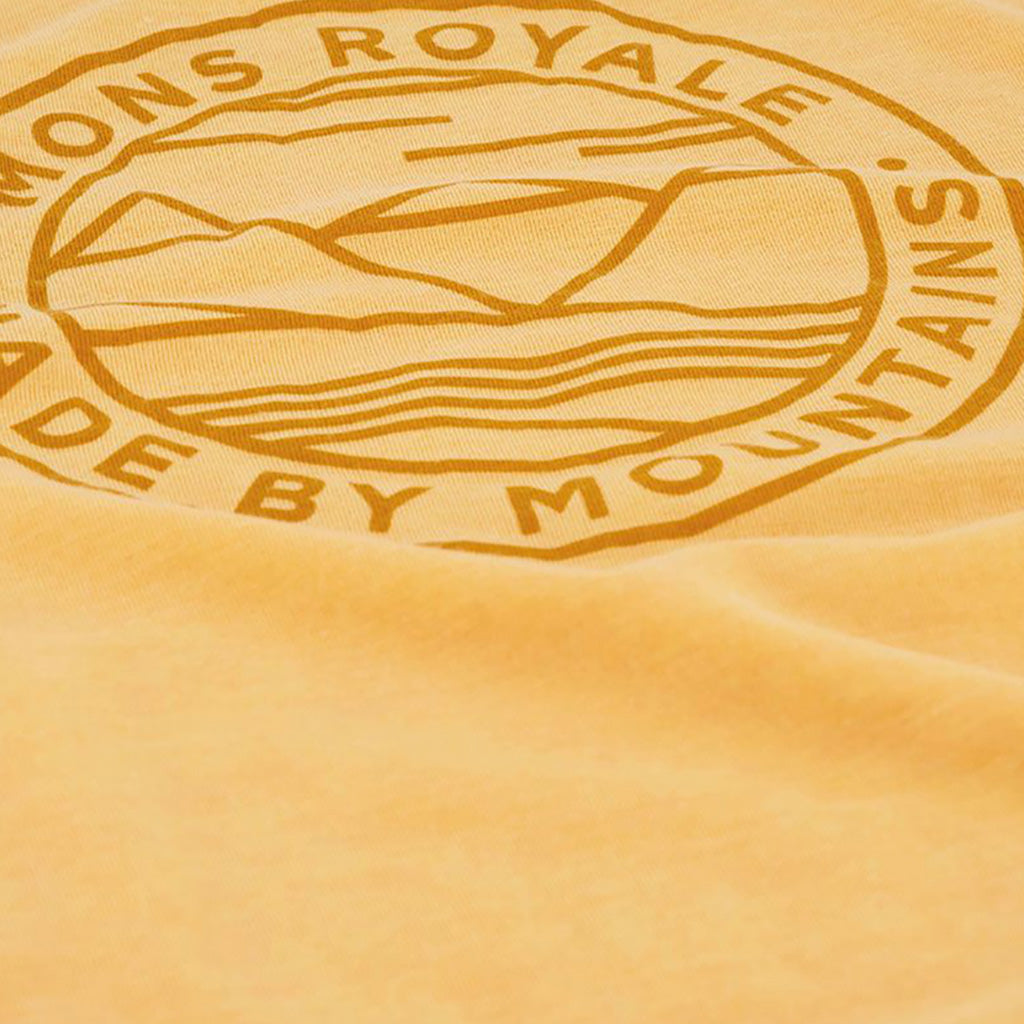 En T-Shirt, Icon Relaxed Garment i farven Dyed Washed Sunflower detalje