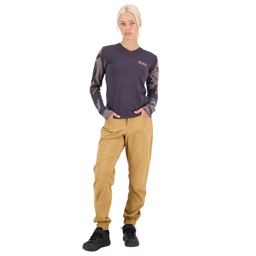 En Langærmet T-shirt, rødwood Enduro VLS i farven Shale / Fragments set forfra