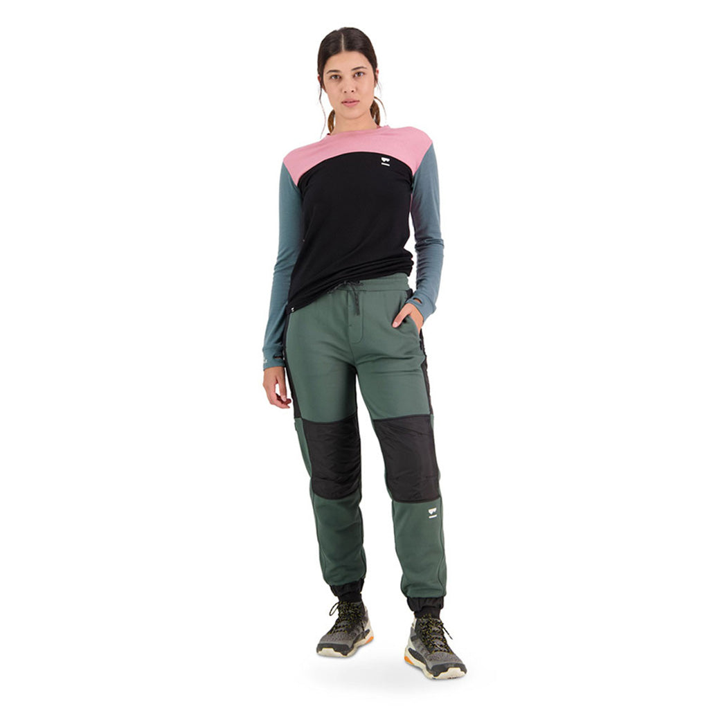 Decade Midlayer i farven Burnt Sage / sort set forfra