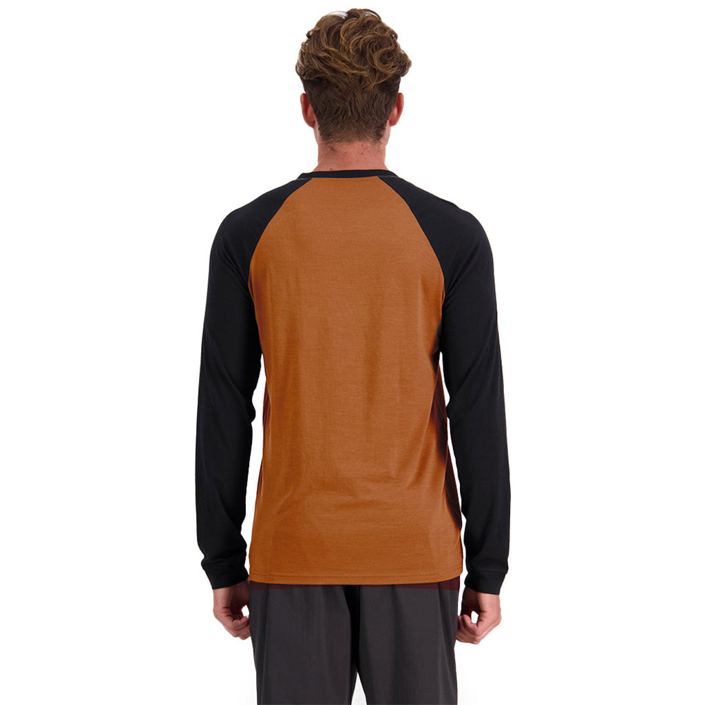 En T-Shirt, Icon Raglan i farven sort / Copper set bagfra