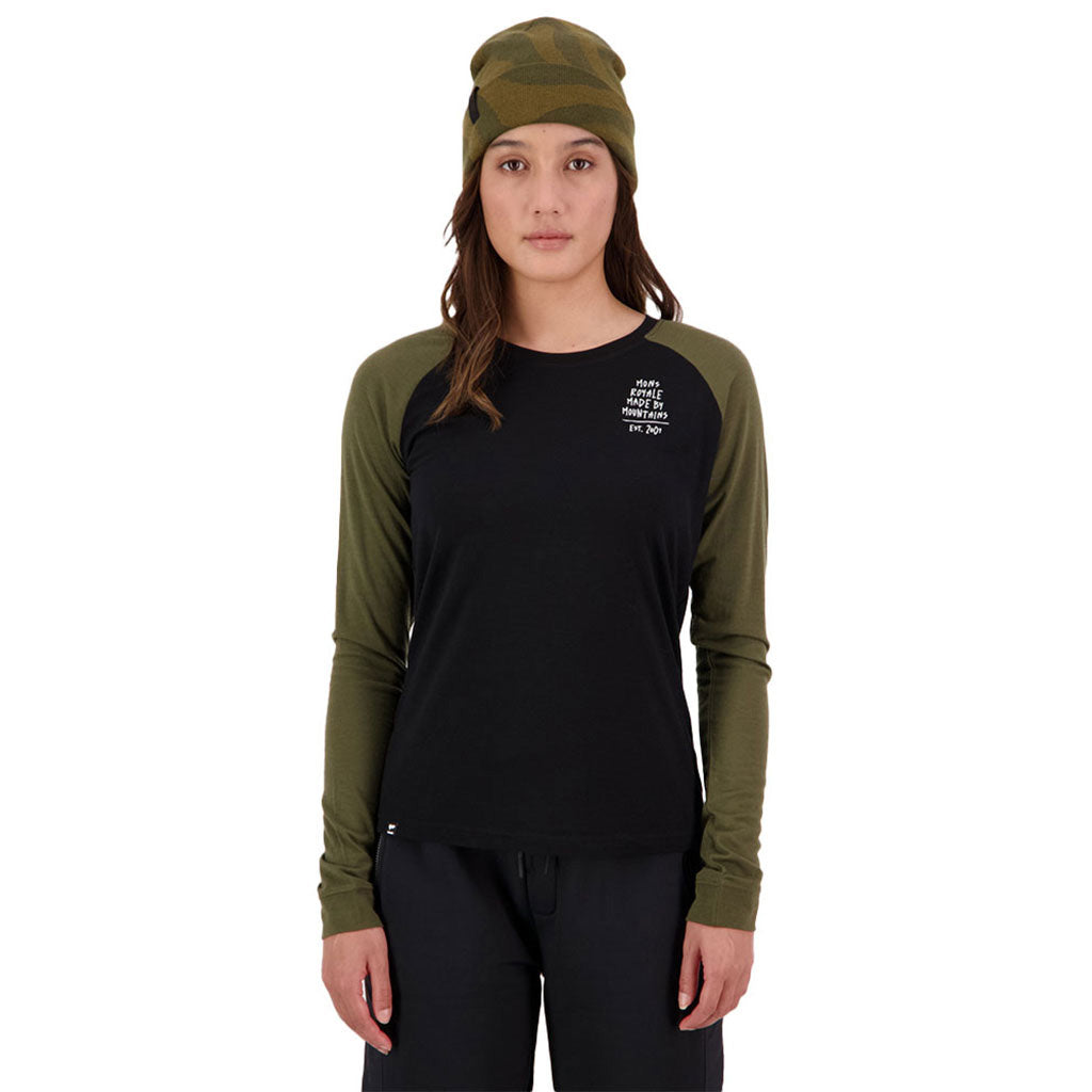 En T-Shirt, Icon Raglan i farven Dark Olive / sort set forfra