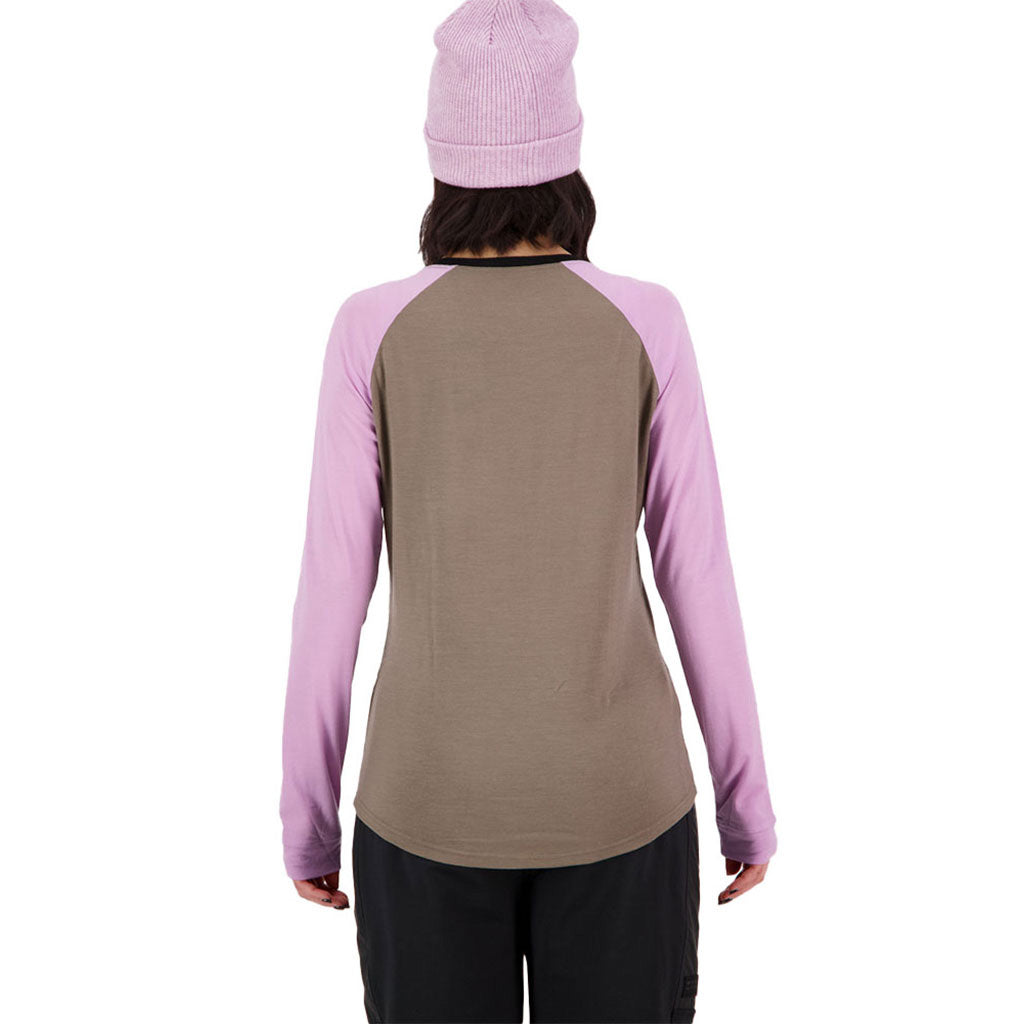 En T-Shirt, Icon Raglan i farven Orchid Dawn set bagfra