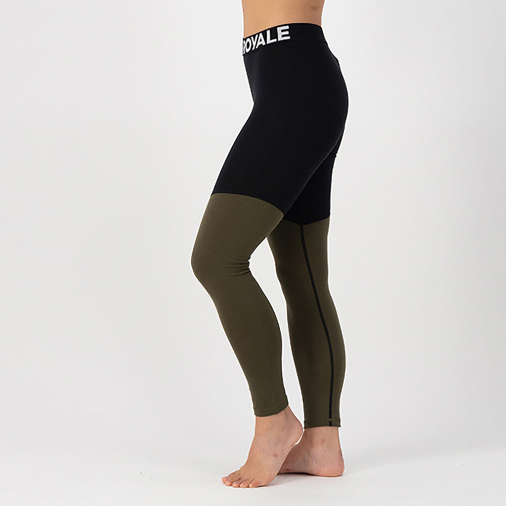 Skiundertøj, Cascade Merino Flex 200 i farven Dark Olive set fra en skrå vinkel