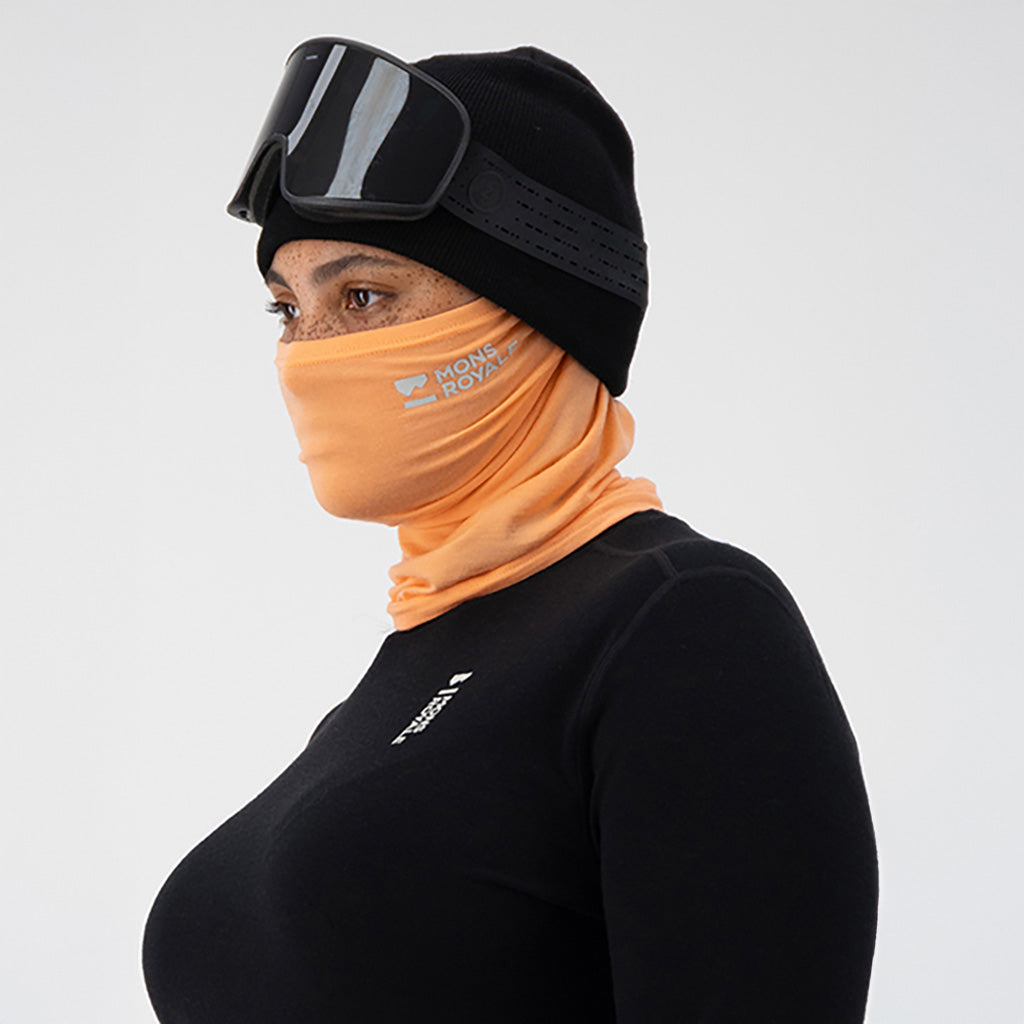 En Halsedisse, Daily Dose Merino Flex 200 i farven Punch set fra venstre side