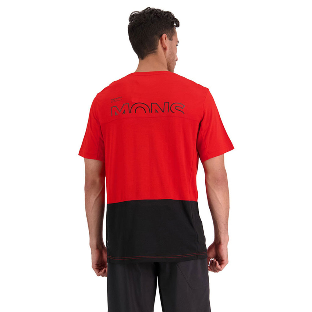 En T-Shirt, Tarn Merino Shift i farven Retro rød / sort set bagfra