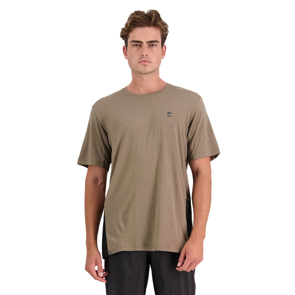 En T-Shirt, Tarn Merino Shift i farven Walnut / sort set forfra