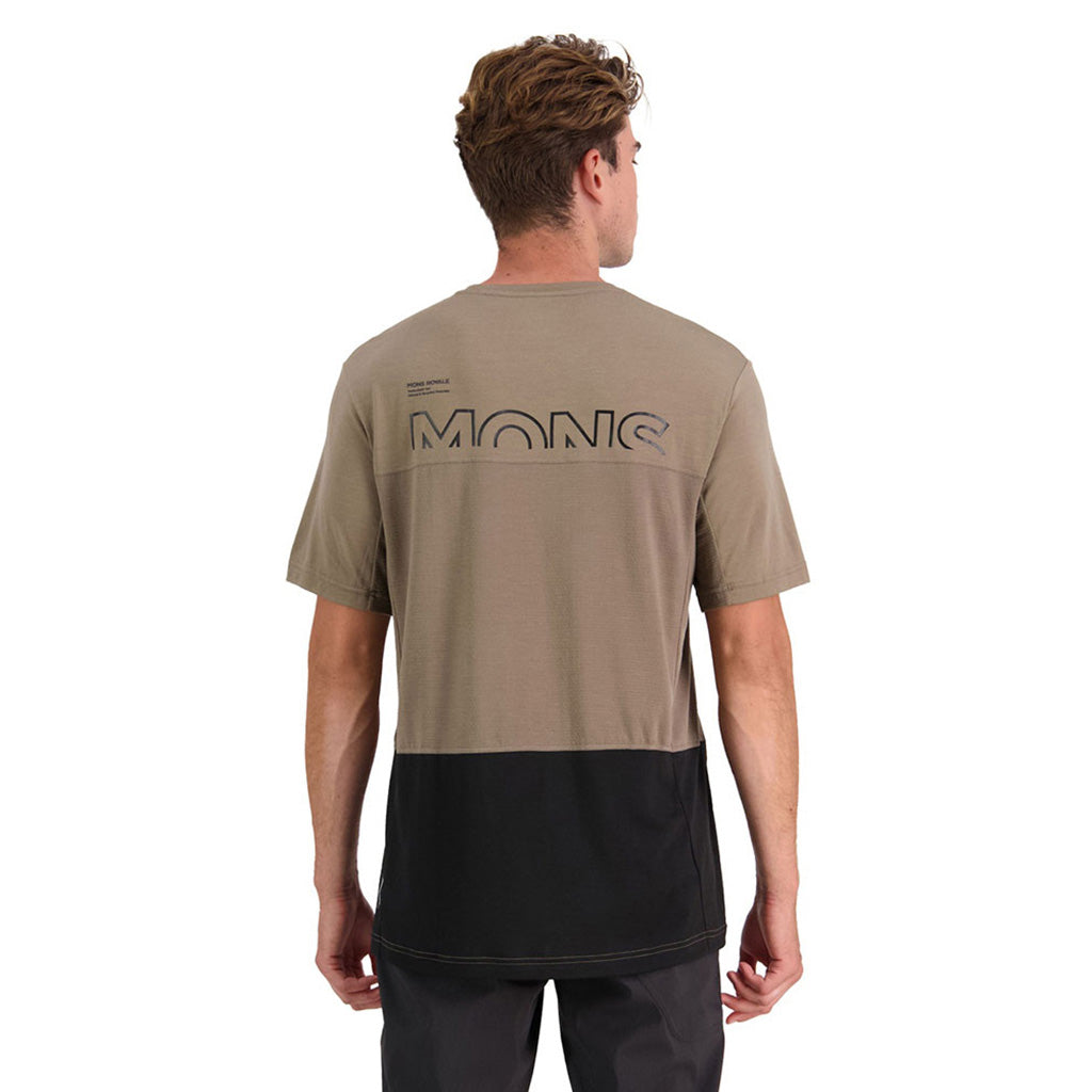 En T-Shirt, Tarn Merino Shift i farven Walnut / sort set bagfra