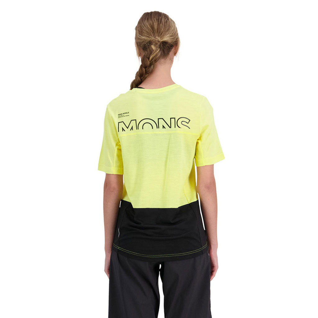 En T-Shirt, Tarn Merino Shift i farven sort / Limelight set bagfra