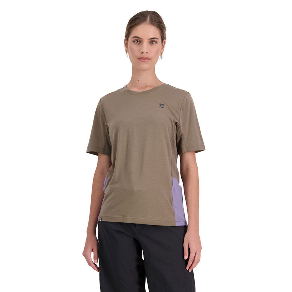 En T-Shirt, Tarn Merino Shift i farven Walnut / Thistle