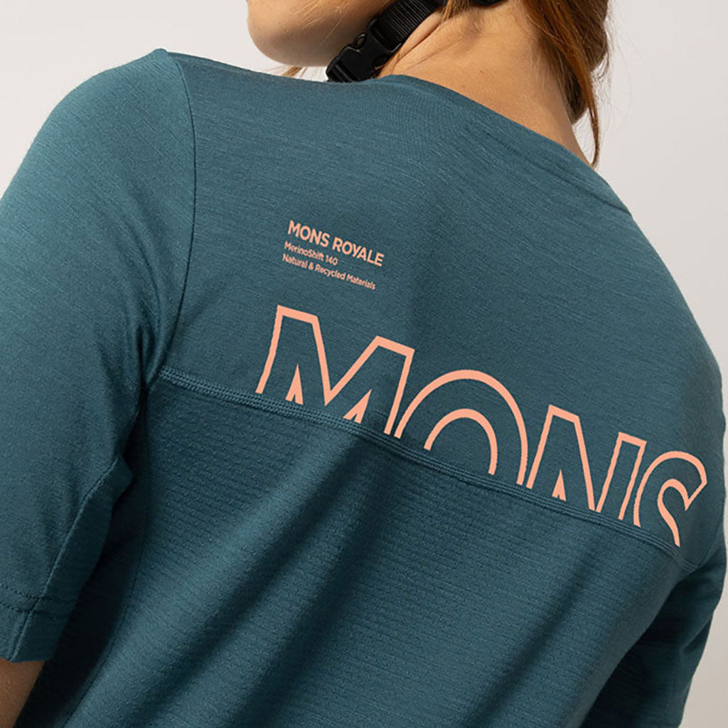 En T-Shirt, Tarn Merino i farven Abyss set bagfra