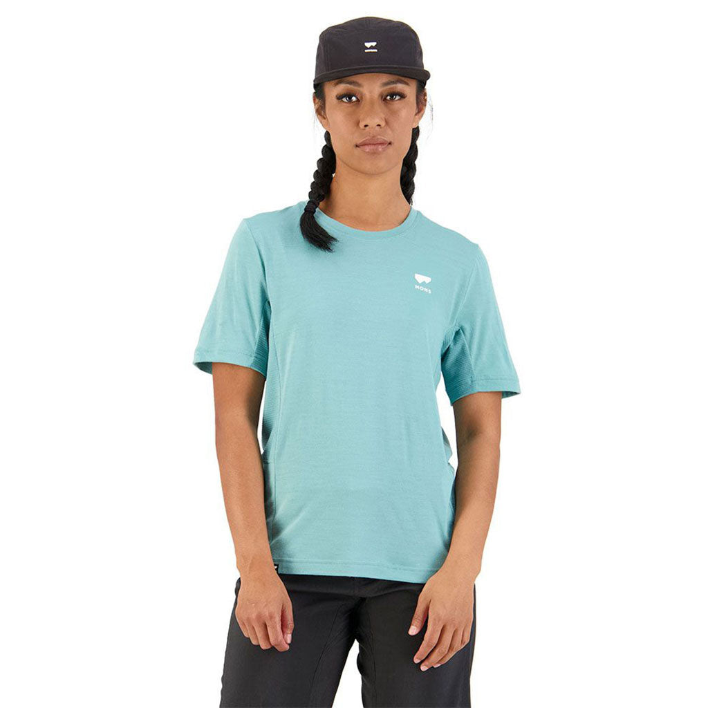 En T-Shirt, Tarn Merino Shift i farven Sage set forfra